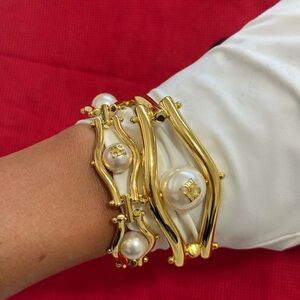 NWOT Authentic Carolina Herrera Jewelry Set Gold Plated CHCH Pearls Cuff S/M
